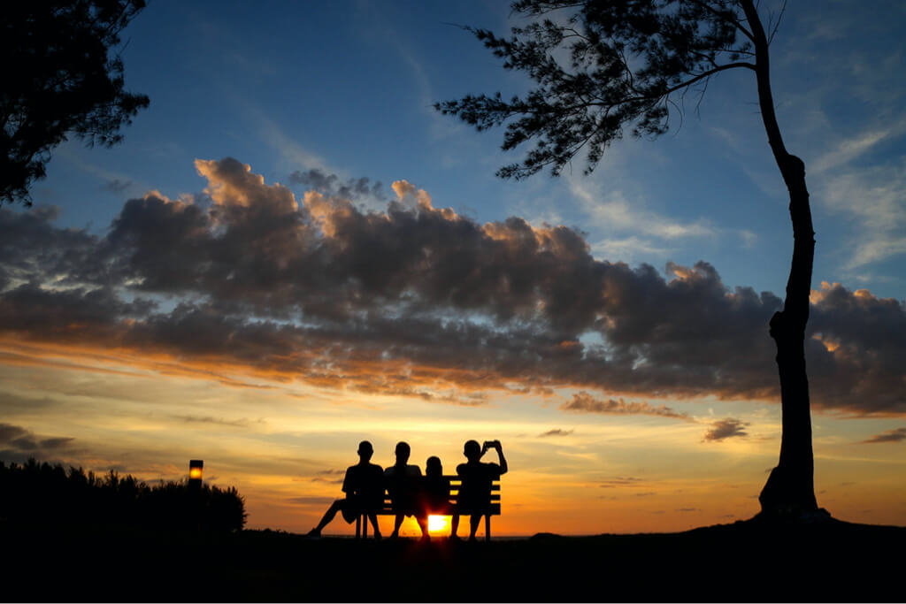 HEBAT BERHAIKU: Kehebatan Cik Lelya Shuri berhaiku telah menarik minat sebilangan penulis puisi tempatan dan negara jiran. Mereka sering berkomunikasi denganya melalui Skype untuk berbincang tentang haiku, bahkan merancang untuk menerbitkan haiku Melayu secara bersama. - Foto JOHARI RAHMAT